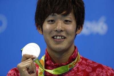 坂井が男子200mバタフライで銀メダルを獲得