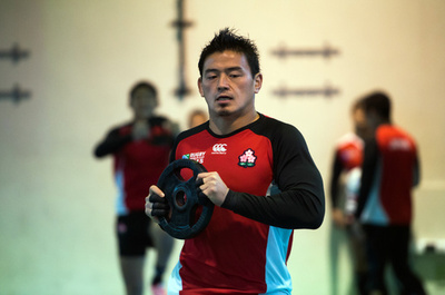 五郎丸が豪レッズで入団会見、新たな挑戦に気合