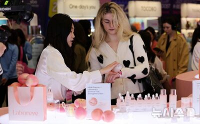 韓国で広がる「リップスティック効果」…不況下でも美容分野が成長エンジンに