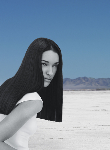 一日中輝くストレートヘアへ、アヴェダの「グロス　ストレイトナー」