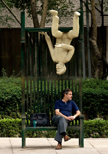 自由に座れるベンチの芸術　メキシコ