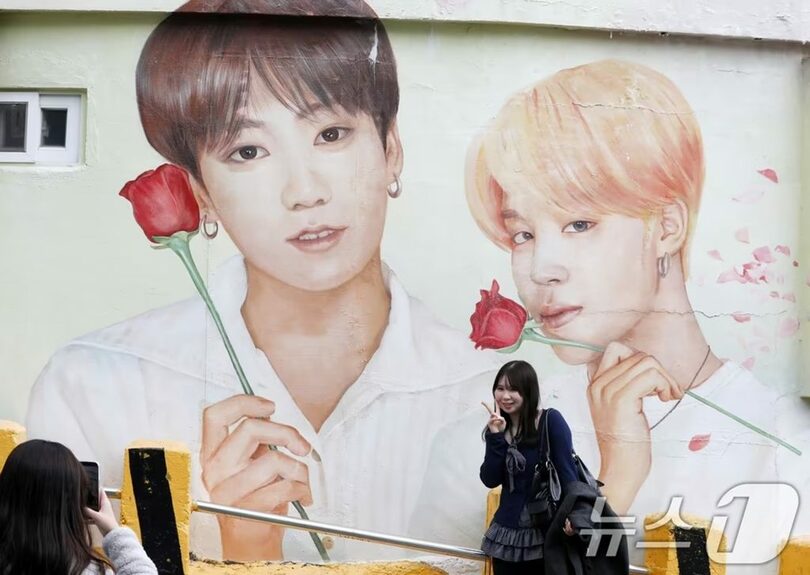 釜山出身のBTSメンバー、ジョングクとジミンが描かれた大型壁画(c)news1
