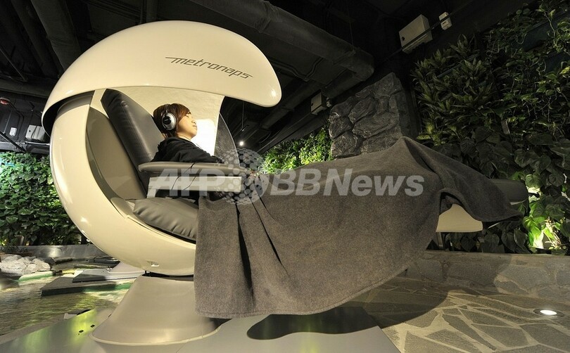 ショッピングモールにハイテク仮眠カプセル登場、香港