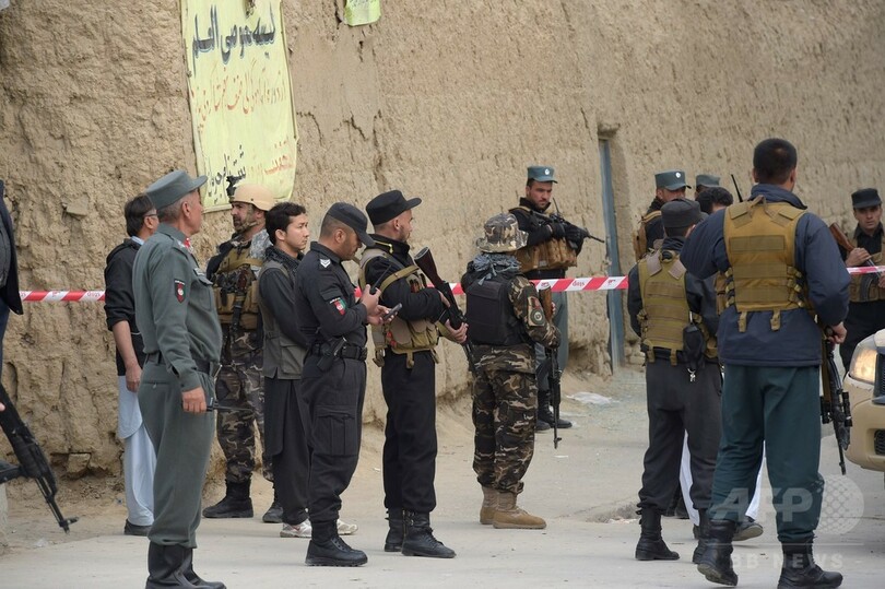 アフガン首都のシーア派モスクで自爆攻撃、27人死亡 ISが声明