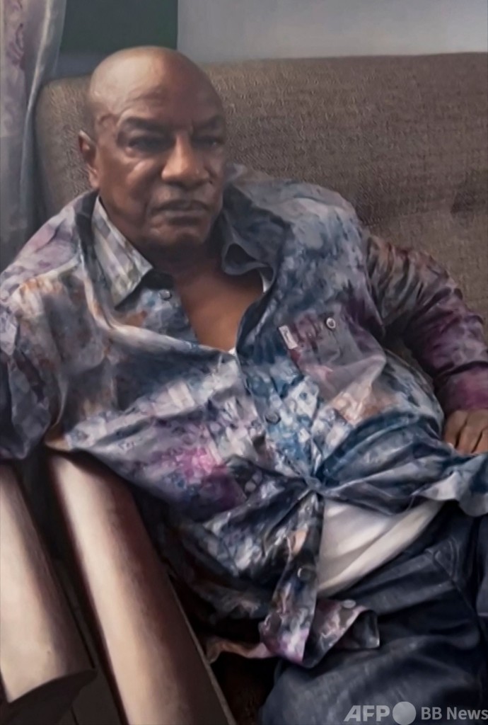 ギニアで軍事クーデター 大統領拘束