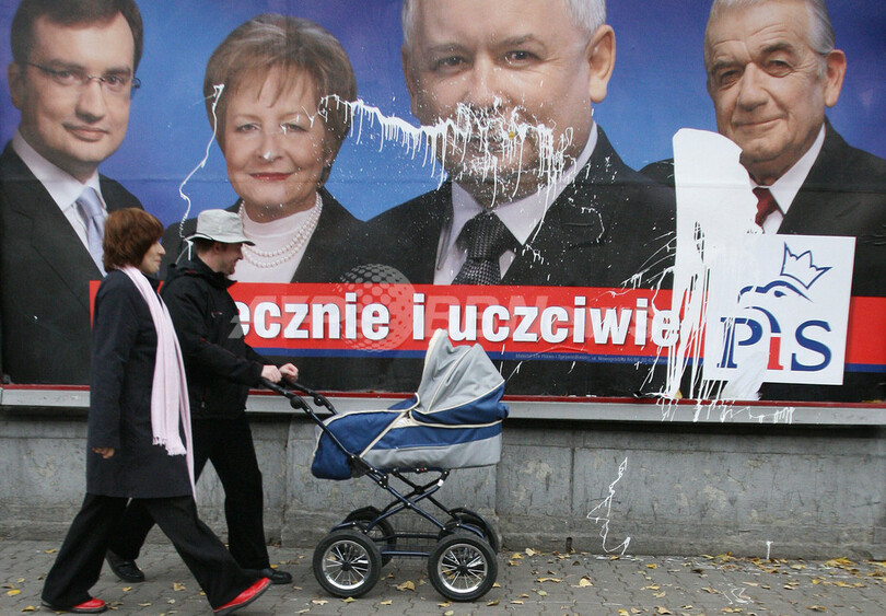 カチンスキ兄弟の信任問う ポーランド総選挙投票始まる 写真3枚 国際ニュース Afpbb News