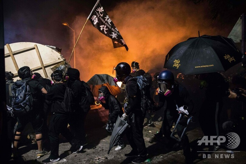 香港民主派デモ、初めて主要大学キャンパスでも本格的な衝突