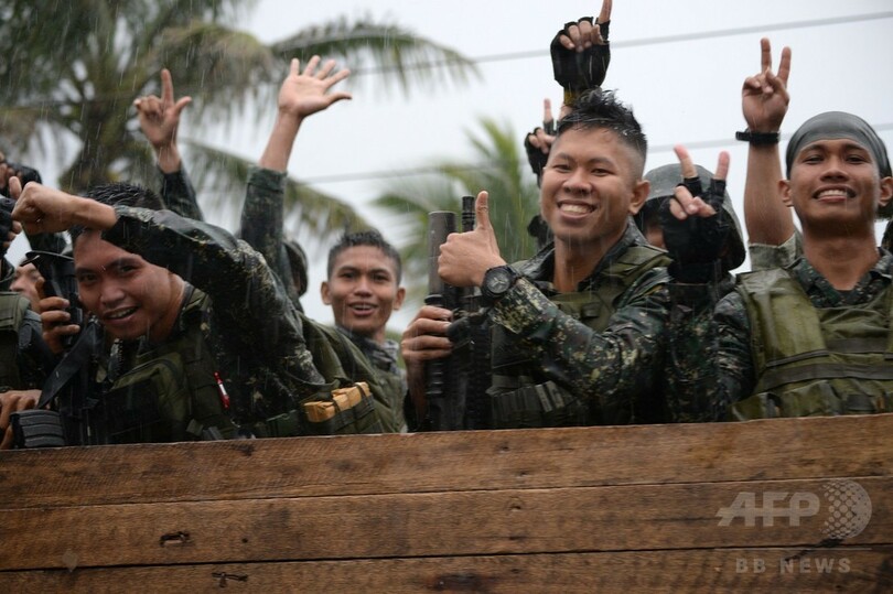 フィリピン国防相、南部でのIS系武装勢力との戦闘終結を宣言