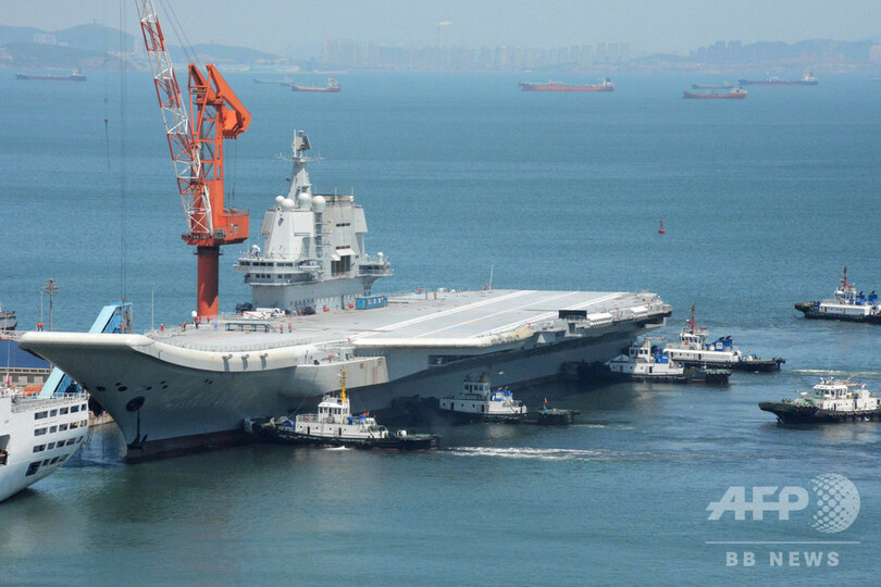 中国初の国産空母「山東」、また台湾海峡を航行