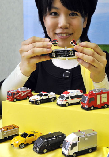 バンダイの変身するミニカー「Voov」 写真3枚 国際ニュース：AFPBB News