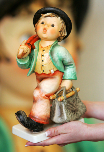 フンメル人形ゲーベル社　ユニセフ&ゲーベルのパートナーシップ作　平和はやってくる フンメル人形ゲーベル社 ユニセフ&ゲーベルのパートナーシップ作 平和