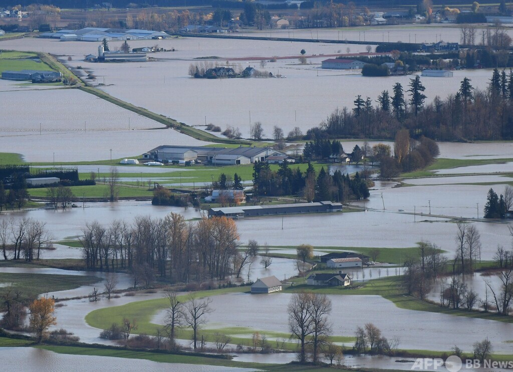 大規模火災でカナダは非常事態に 数千人が避難