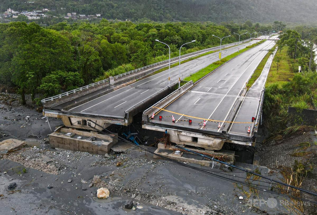 花蓮ページ １２点 写真・動画特集】花蓮県で洪水 台風18号による大雨でせき止め湖