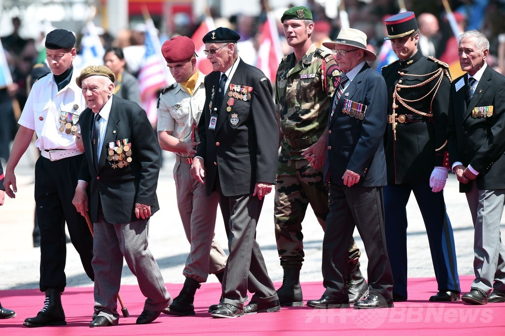 高齢者施設から「脱走」した英退役軍人、国外で仲間とDデー祝う 写真3枚 国際ニュース：AFPBB News