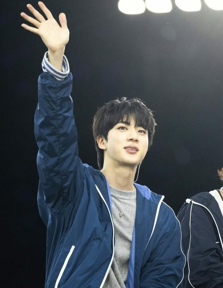 BTSジン、ファンコミュニティで見せた親密な発信 写真枚 国際ニュース