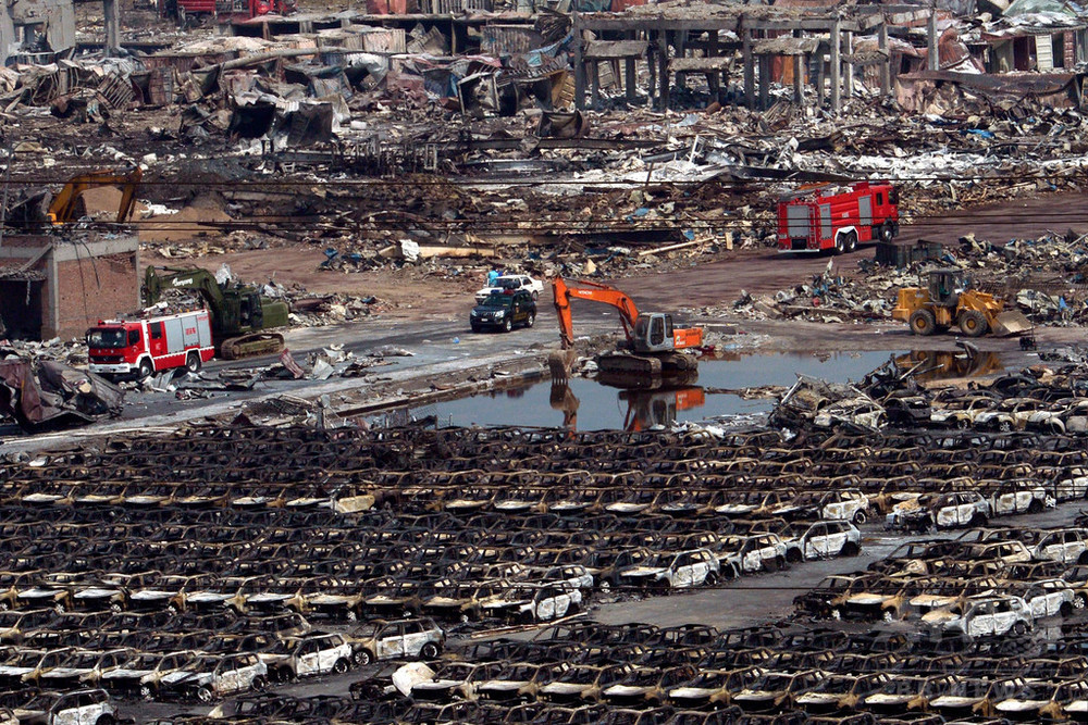 中国・天津爆発事故現場に雨、広がる汚染への不安 写真5枚 国際