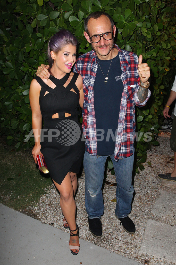 テリー・リチャードソン写真集発売記念パーティ、ケリー・オズボーンやファレルが祝福