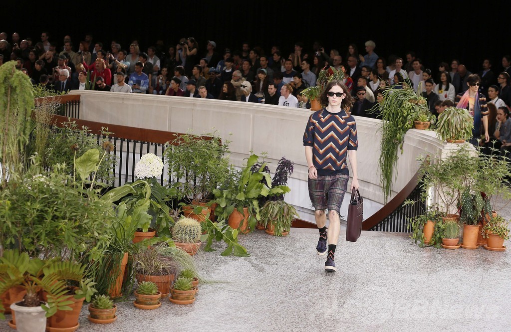 ガーデニングからインスパイア、「ポール・スミス」15年春夏メンズ