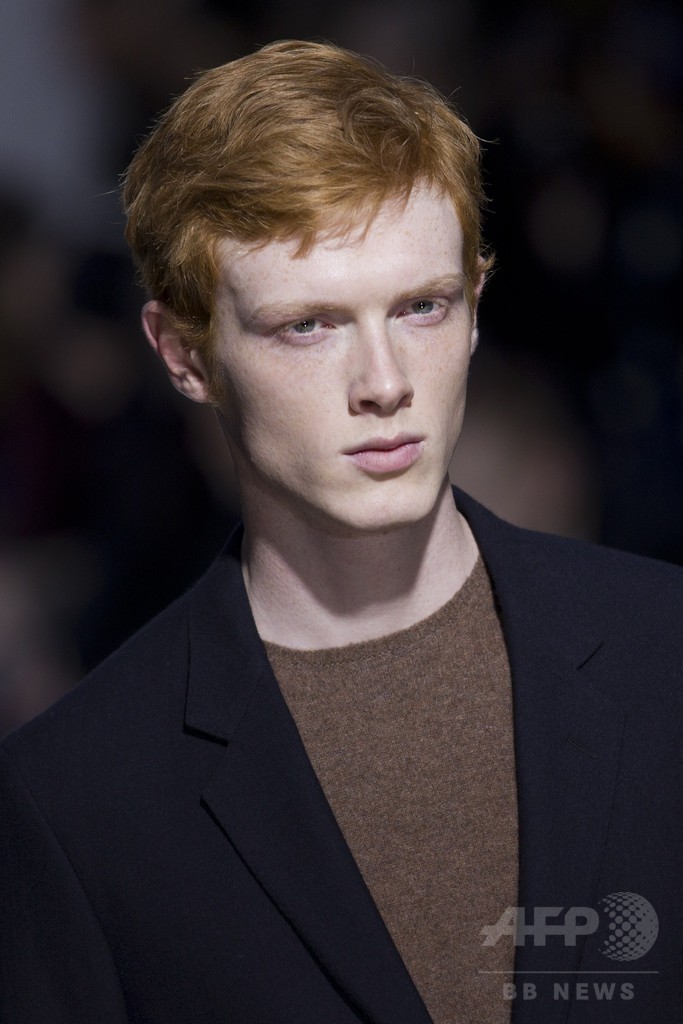 爽やかなスカーフを差し色に、「マーガレット・ハウエル」15/16年秋冬メンズ