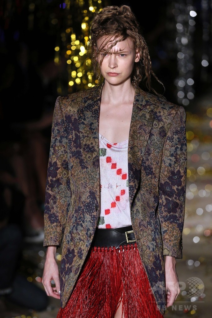 「ユニセックス」にまとう服、「ヴィヴィアン・ウエストウッド ゴールドレーベル」15/16秋冬