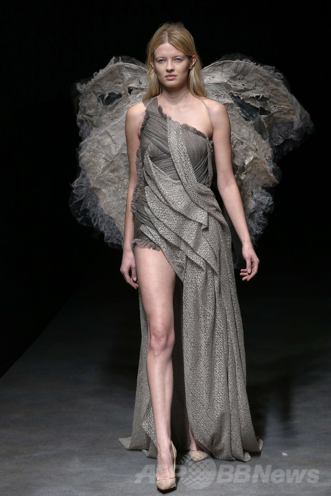 ＜14年春夏パリ・オートクチュール＞イーキン・イン