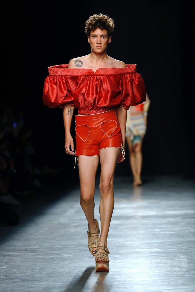 「アンドレアス・クロンターラー フォー ヴィヴィアン・ウエストウッド」17年春夏