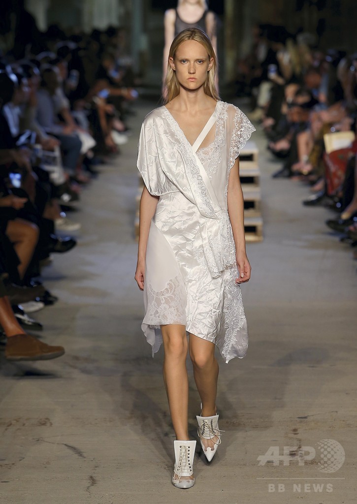 「ジバンシィ」16年春夏コレクション