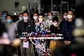 中国の方針を受けて香港中心部で記者会見を開く民主派の議員ら（2020年5月21日撮影）。(c)Anthony WALLACE / AFP