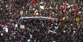 エジプト・カイロ（Cairo）のタハリール広場（Tahrir Square）に集まったデモ隊（2011年1月31日撮影）。(c)AFP/MOHAMMED ABED