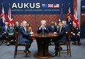 米サンディエゴで、米英豪の安全保障枠組み「AUKUS（オーカス）」首脳会合に臨む同3か国の首脳（2023年3月13日撮影）。(c)Jim WATSON / AFP