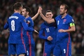 2022年サッカーW杯カタール大会欧州予選グループI、イングランド対アルバニア。得点を挙げ、チームメートと喜ぶイングランドのハリー・ケイン（右、2021年11月12日撮影）。(c)Glyn KIRK / AFP
