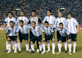 試合前の写真撮影に臨むアルゼンチンのスターティングメンバー。（2008年7月30日撮影）(c)AFP/TOSHIFUMI KITAMURA
