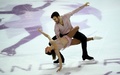 16-17フィギュアスケートグランプリ（GP）ファイナル、ペア・フリースケーティング（FS）。演技に臨むカナダのメーガン・デュアメル/エリック・ラドフォード組（2016年12月9日撮影）。(c)AFP/ANNE-CHRISTINE POUJOULAT