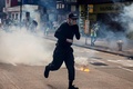 香港で、民主派のデモに向けて発射された催涙弾（2020年5月24日撮影）。(c)ISAAC LAWRENCE / AFP