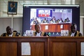 ウガンダの首都カンパラの憲法裁判所で、反同性愛法の無効化を求める訴えについて判断を示すリチャード・ブテーラ裁判長（中央、2024年4月3日撮影）。(c)Badru KATUMBA / AFP