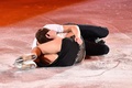 平昌冬季五輪、フィギュアスケートのエキシビションに臨むエカテリーナ・ボブロワ/ドミトリ・ソロビエフ組（2018年2月25日撮影）。(c)AFP/Mladen ANTONOV