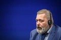 スイス・ジュネーブで世界報道自由デーの行事に出席するノーベル平和賞受賞者のドミトリー・ムラトフ氏（2022年5月3日撮影）。(c)Fabrice COFFRINI / AFP