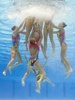 スペイン・バルセロナ（Barcelona）で開催されている第15回世界水泳選手権（15th FINA World Championships）。水中カメラで撮影されたシンクロナイズドスイミング・チームの演技の様子。

チームフリールーティン（FR）予選で演技するウクライナの選手（2013年7月23日撮影）。(c)AFP/FRANCOIS XAVIER MARIT