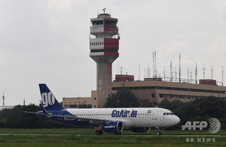 インド機乗客、出口扉をトイレのドアと勘違い 機内パニックに インド機乗客、出口扉をトイレのドアと勘違い 機内パニックに