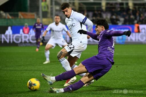 ナポリがライバル不在の中で暫定首位浮上 フィオレンティーナ下す 写真