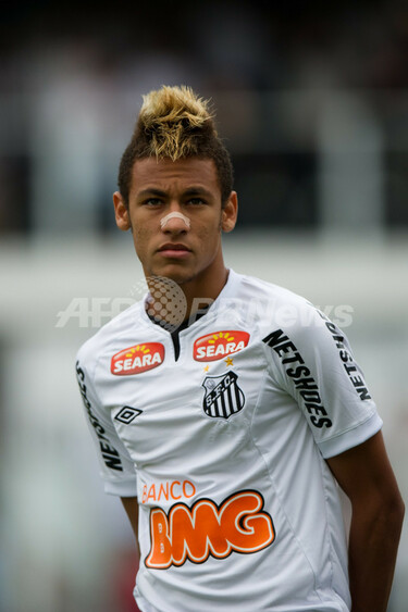 ネイマール サントス時代ユニフォーム ネイマール、サントスとの契約を更新 写真1枚 国際ニュース：AFPBB News