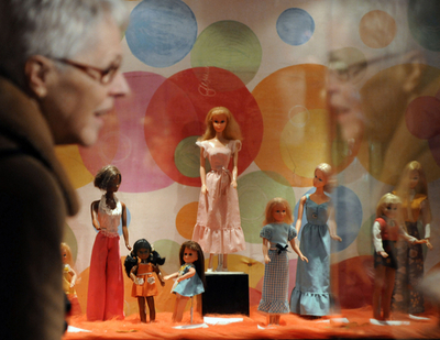 誕生から50年、バービー人形展覧会　スイス