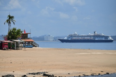 コロナ感染クルーズ船客の下船、拒否の姿勢 米フロリダ州知事