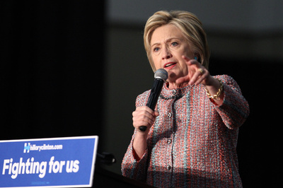 米国務省報告書、メール問題でクリントン氏批判 選挙戦に再び暗雲