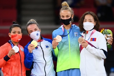 渡名喜が柔道女子48キロ級で銀 日本勢メダル1号