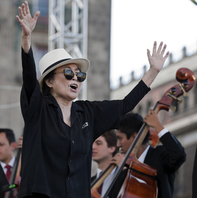 オノ・ヨーコさん退院、「インフルエンザ」と息子ショーンさん