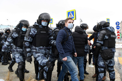 ロシア抗議デモ、1000人以上拘束 ナワリヌイ氏の釈放求め