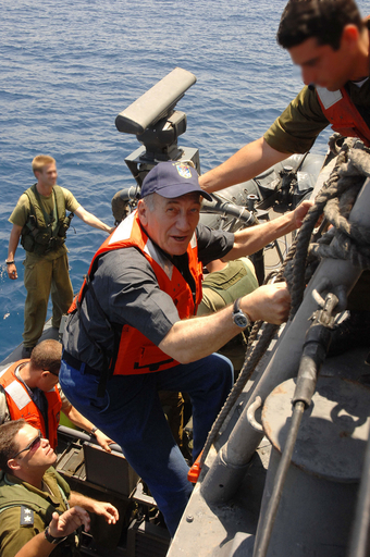 イスラエル首相、収賄疑惑で厳しい立場に 渦中の米国人実業家が証言