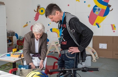 ロシア人写真家、チェコでウクライナ難民受け入れ