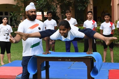 まねできる? 「国際ヨガの日」控え準備に余念なし